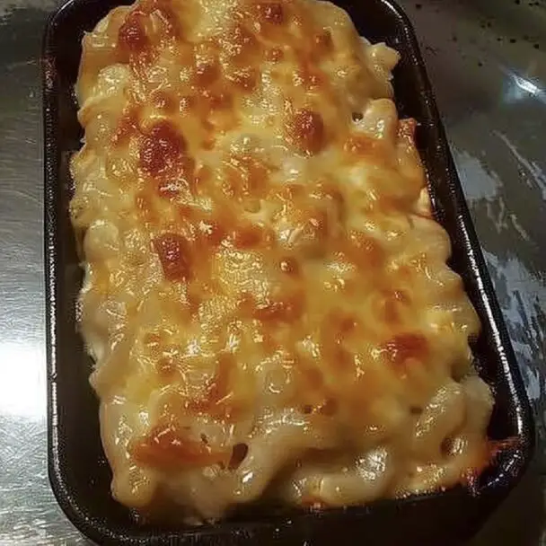 Relive your cherished family memories with this perfect creamy baked macaroni and cheese recipe