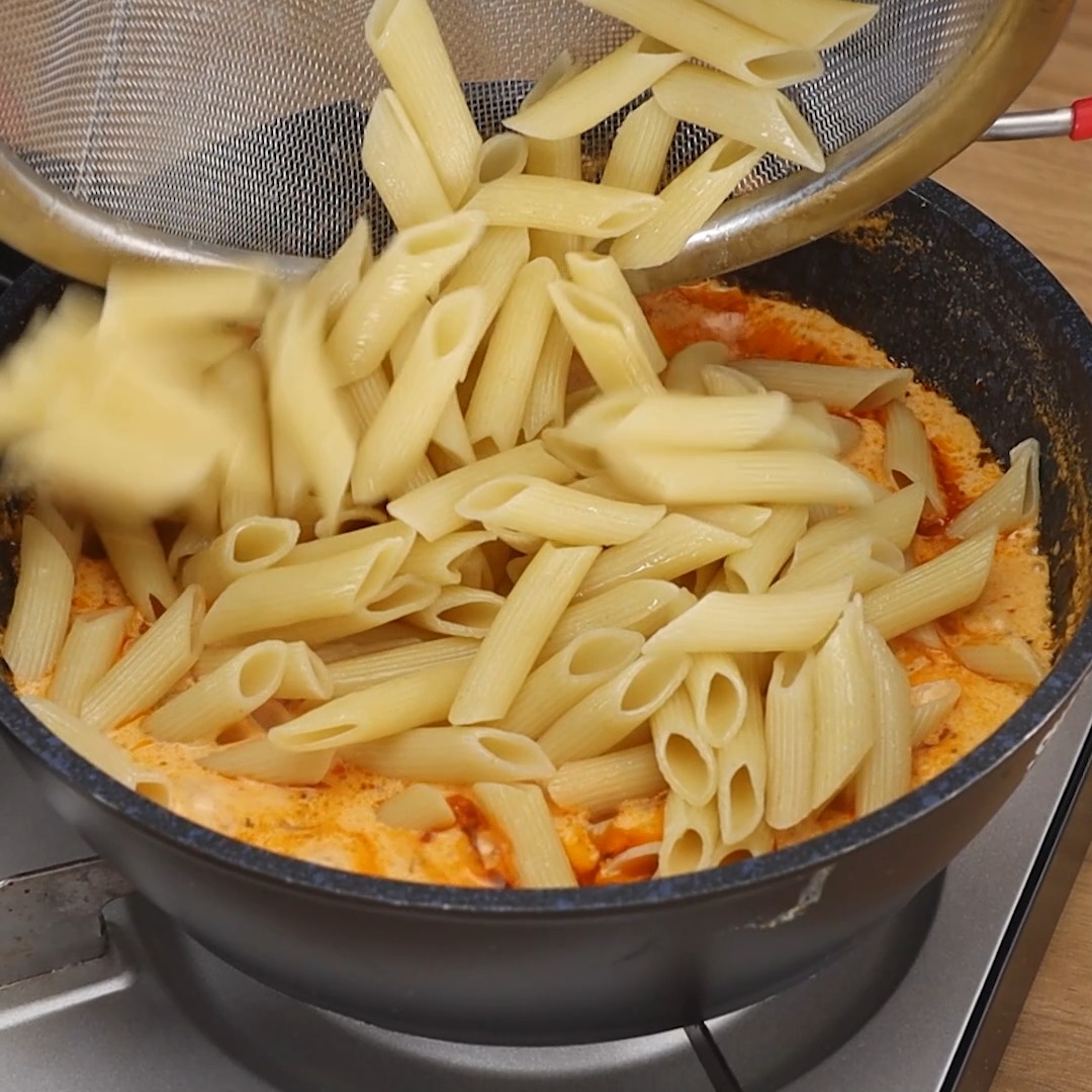 Step-by-step cooking process of creamy penne